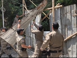 Dalih Pria Semarang Tutup Jalan Kampung Pakai Seng, Bangun Rumah-Motor Ngebut