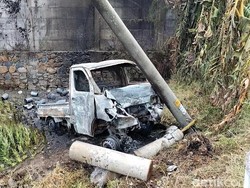 Gagal Nyalip Truk, Pikap Muatan Tiner Hangus Terbakar di Jalan Lingkar Pati