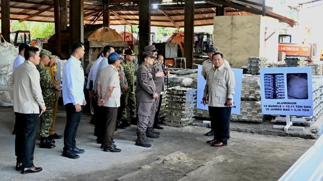 Presiden Prabowo menyaksikan penyerahan aset barang rampasan korupsi ke PT Timah, dengan nilai mencapai Rp6-7 triliun.