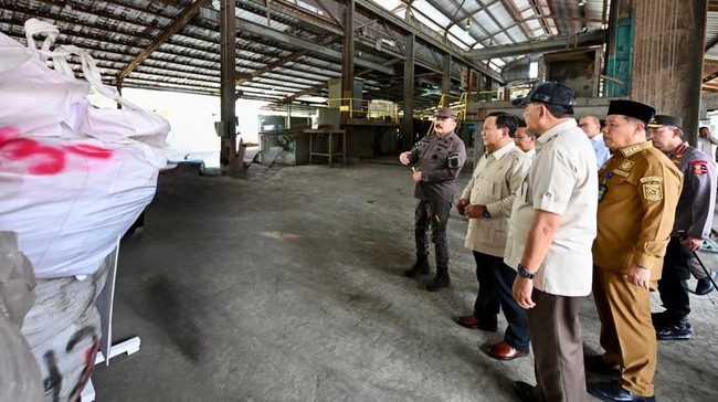 Presiden Prabowo instruksikan penegak hukum untuk perangi tambang ilegal demi selamatkan aset negara. Upaya ini diharapkan bisa selamatkan Rp22 triliun.