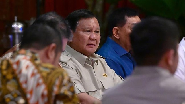 Menteri Sekretaris Negara Prasetyo Hadi mengatakan rapat itu membahas sistem keuangan dan sistem perbankan, termasuk soal devisa hasil ekspor (DHE).