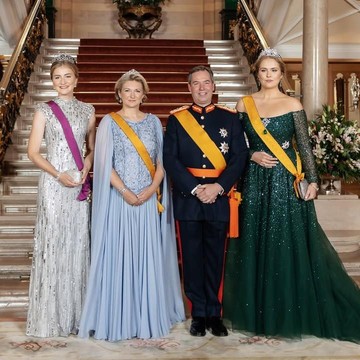 Anggun Totalitas! Intip Gaya Putri Amalia dan Putri Elisabeth di Gala Luxembourg