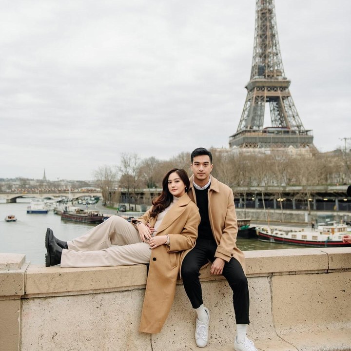 <p>Pasangan artis Salshabilla Adriani dan Ibrahim Risyad telah resmi menikah pada 7 Juli 2024. Sebelum menikah, Ibrahim Risyad melamar Salshabilla di depan Menara Eiffel di Paris, Prancis. Saat itu, Salshabilla dan Ibrahim Risyad tengah berlibur bersama. (Foto: Instagram @salshabillaadr)</p>