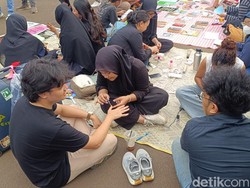Aksi Piknik di DPR Bawa 3 Tuntutan, Minta Tahanan Kericuhan Dibebaskan