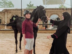 Rumah Tangga Adem Ayem, 7 Potret Taqy Malik & Istri Asyik Berkuda Jadi Sorotan