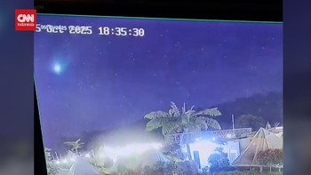 VIDEO: Detik-detik Meteor Melintasi Langit Cirebon Terekam Kamera