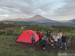 Menapaki Gagahnya Gunung Kerinci dari Bukit Tirai Embun