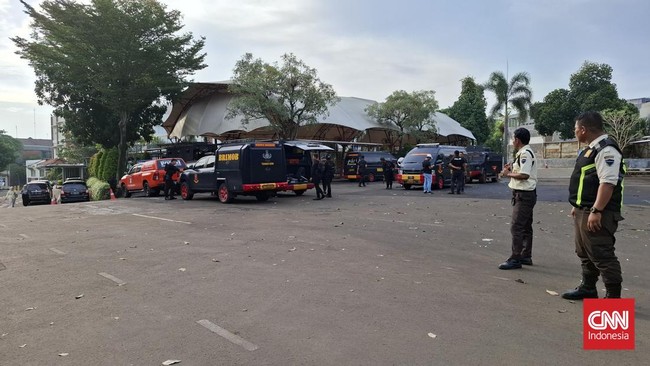 Polisi tak menemukan bom atau bahan peledak setelah menyisir dua sekolah yang menerima ancaman yakni Mentari Intercultural School dan Jakarta Nanyang School.
