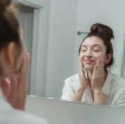 Tak Sekadar Cuci Muka, Ini 5 Cara Merawat Kulit Berminyak