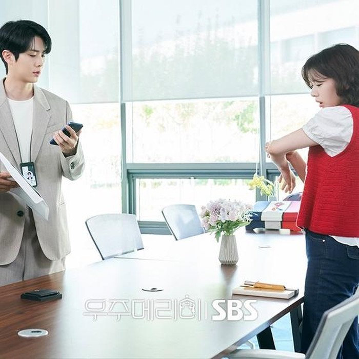 Choi Woo Shik dan Jung So Min dipertemukan dalam drakor terbaru 2025, Would You Marry Me. Drama Korea ini mengusung genre romantis-komedi.