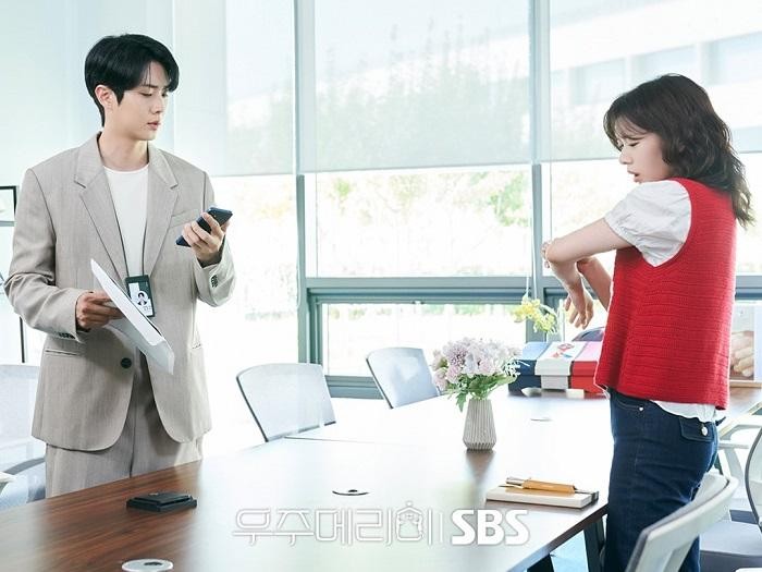 Choi Woo Shik dan Jung So Min dipertemukan dalam drakor terbaru 2025, Would You Marry Me. Drama Korea ini mengusung genre romantis-komedi.