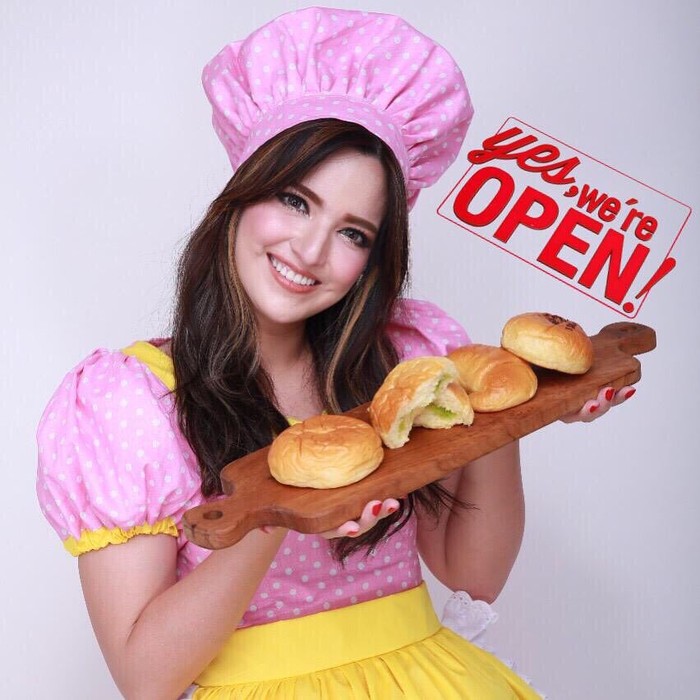 Banyak artis Indonesia yang telah sukses di dunia hiburan turut mencoba peruntungan dengan bisnis kuliner. Namun, beberapa bisnis kuliner artis tutup. Ini daftarnya.