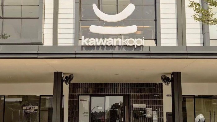 Didirikan 2018 di Bandung Kawan Kopi Lahir Dari Cita-Cita Sederhana, Menyajikan Kopi Nikmat Dengan Pelayanan Hangat Dengan Menu Andalan Kopi Susu Kawan (KSK)