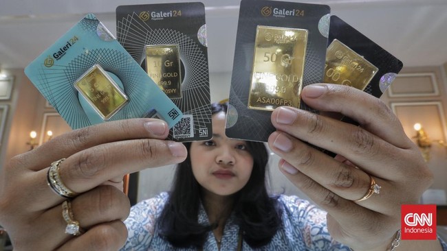 Usai Pecah Rekor, Harga Emas per Gram Turun Hari Ini Harga emas Antam per gram turun hari ini setelah mencetak rekor harga tertinggi kemarin.