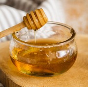 Rutin Konsumsi Sesendok Madu Sebelum Tidur, Ini 4 Manfaatnya untuk Kesehatan