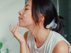 7 Rangkaian Skincare Malam di Usia 40+ Agar Kulit Tampak Cerah dan Kenyal