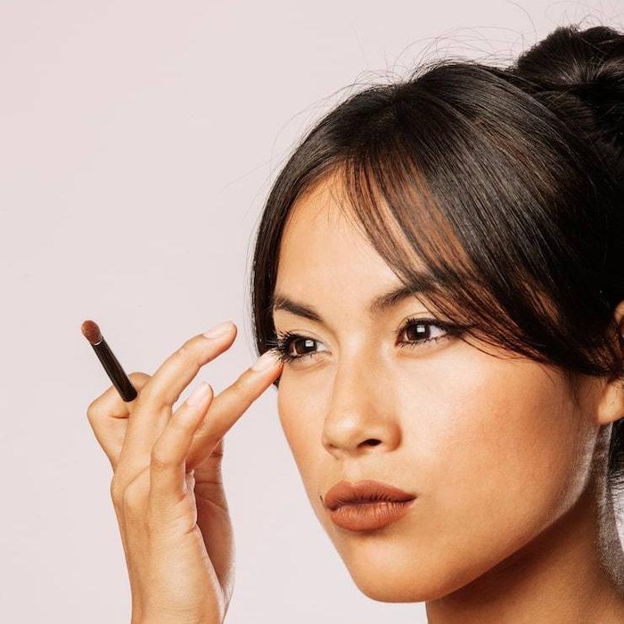 Pernah membayangkan roti panggang dengan kematangan yang pas dan glowing dari butter yang dioleskan di atasnya?

Warnanya yang cantik menjadi inspirasi untuk sebuah tampilan riasan bernama Toasty Makeup.
