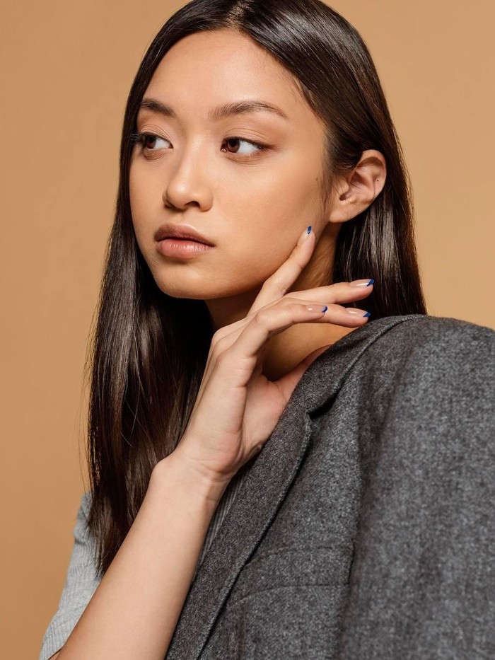 Bisa dibilang Toasty Makeup sukses menjadi tren makeup yang banyak disukai.

Riasan satu ini mudah diterapkan dan cocok digunakan untuk berbagai warna kulit, terutama untuk kamu yang mempunyai warm undertone.