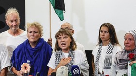 Diusir Israel, Greta Thunberg-Relawan Sumud Flotilla Tiba di Yunani