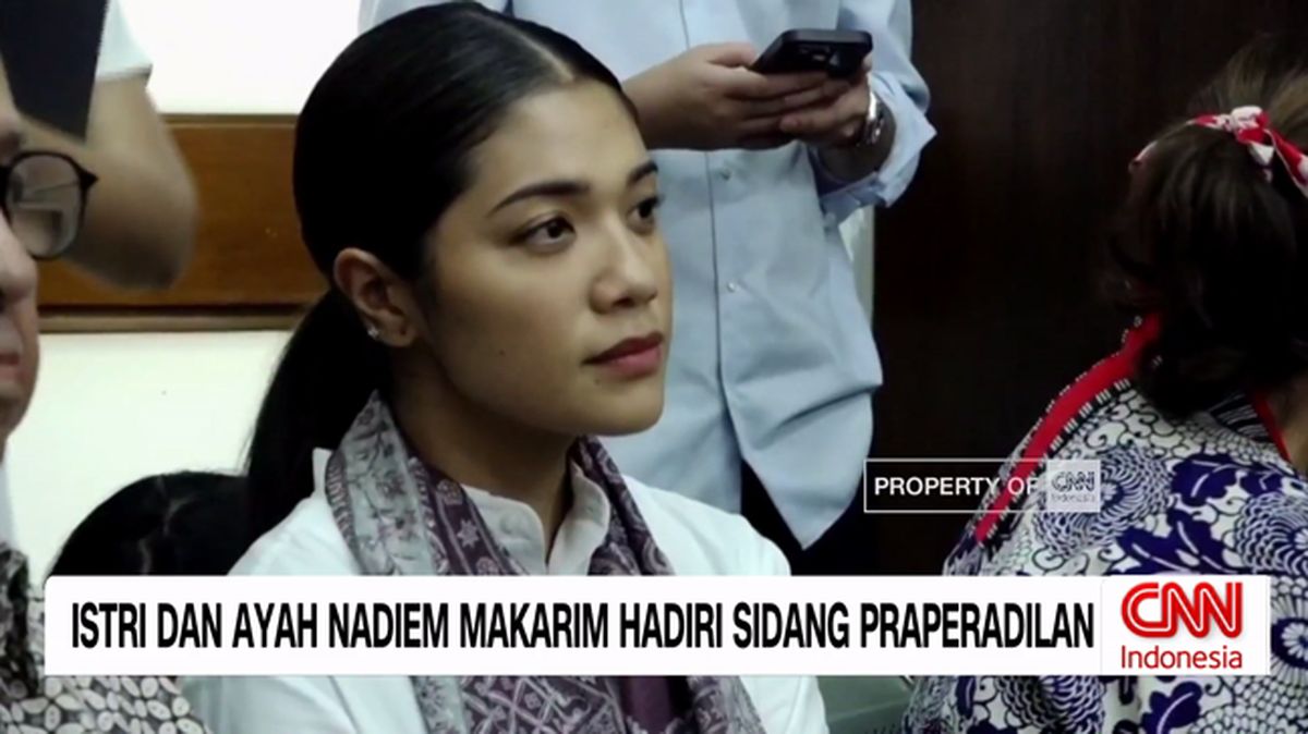 VIDEO: Istri dan Ayah Nadiem Makarim Hadiri Sidang Praperadilan