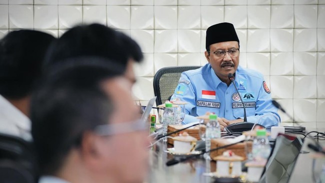 Mensos Gus Ipul tekankan integritas dan peran kepala sekolah dalam Rakor Sekolah Rakyat, berikan 4 arahan utama untuk pengelolaan yang efektif.