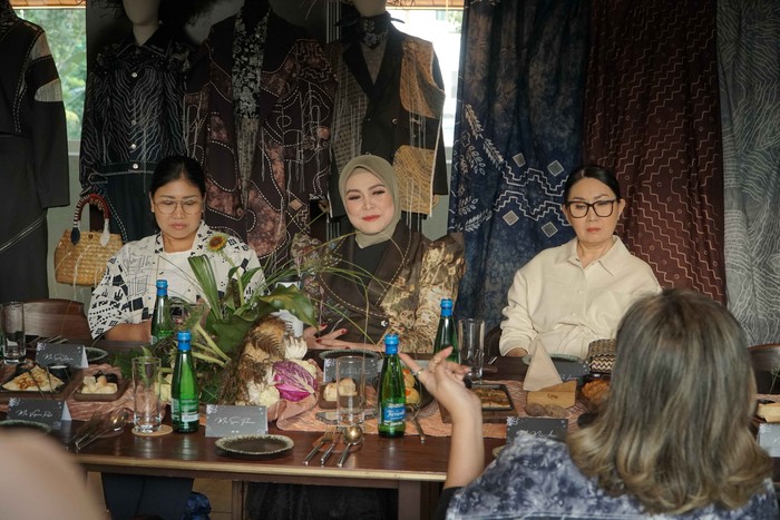 Kisah Inspiratif Mel Ahyar dan UKM Tanah Laut Wujudkan Wastra Berdaya