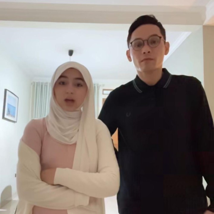 <p>Dalam postingannya tersebut, Sienna dan Ben Kasyafani tampak membuat konten TikTok bersama. Keduanya begitu kompak dan terlihat santai. Bagaimana menurut Bunda? (Foto: Instagram @benkasyafani)</p>