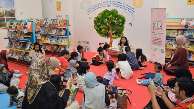 Organisasi nirlaba Room to Road meluncurkan 14 judul buku cerita anak karya penulis lokal.