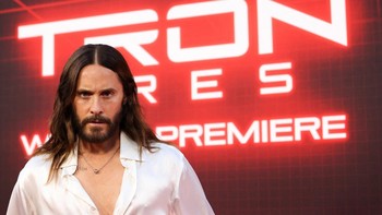 FOTO: Pose Jared Leto dan Pasukan Tron: Ares Sebelum Serbu Bioskop