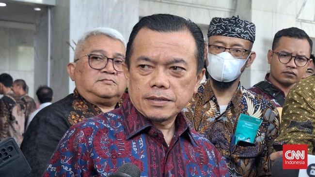 Sebanyak 18 gubernur ramai-ramai memprotes Menkeu Purbaya soal pemotongan anggaran daerah. Ada Bobby Nasution, Mualem hingga Sherly Tjoanda.