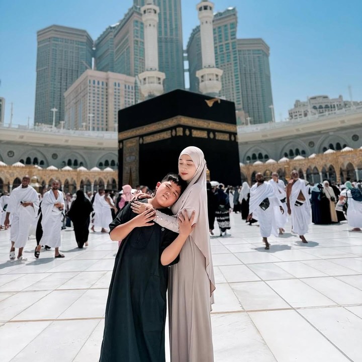 <p>Dalam unggahan terbaru, Ririe pun mengungkap bahwa doa tidak akan tertunda. &ldquo;Ternyata doa itu tidak pernah tertunda, hanya Allah memilih waktu terbaik untuk menjadikannya nyata,&rdquo; tulis Ririe, dikutip dari laman Instagram <em>@ririe_fairus,</em> Selasa (7/10/2025).&nbsp;(Foto: Instagram@ririe_fairus)</p>