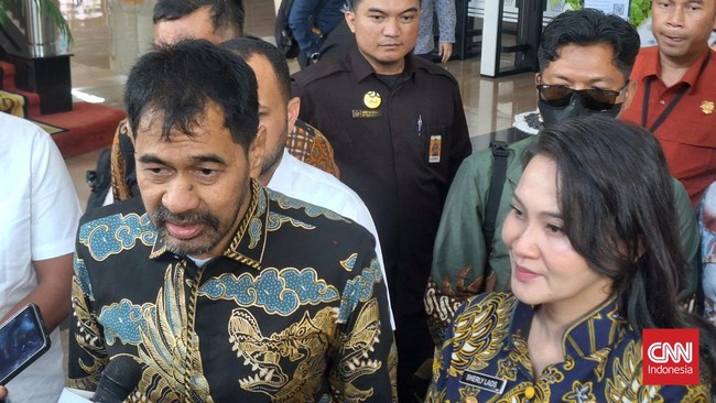 Delapan belas gubernur menyatakan penolakan atas pemotongan anggaran transfer ke daerah saat bertemu Menteri Keuangan Purbaya Yudhi Sadewa.
