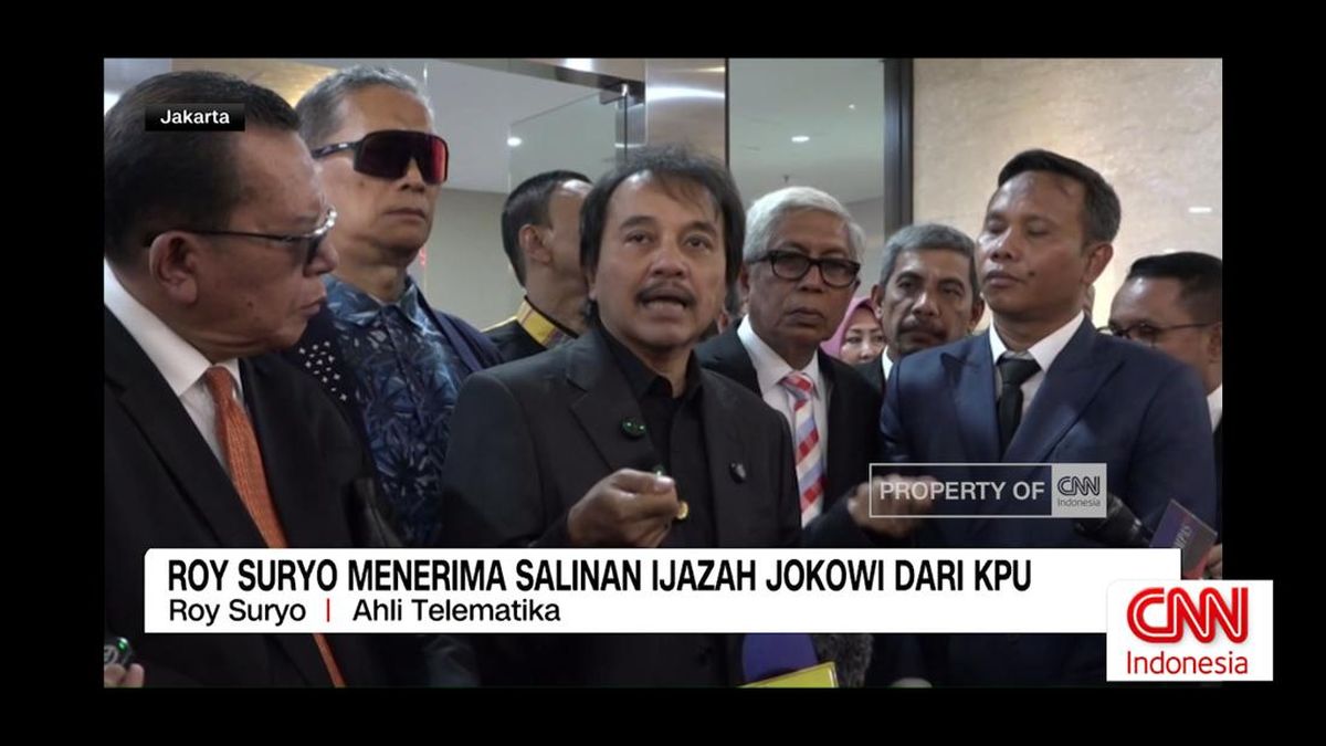 VIDEO: Roy Suryo Menerima Salinan Ijazah Jokowi dari KPU