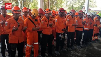 VIDEO: Momen Operasi Evakuasi Korban Ponpres Ambruk Selesai