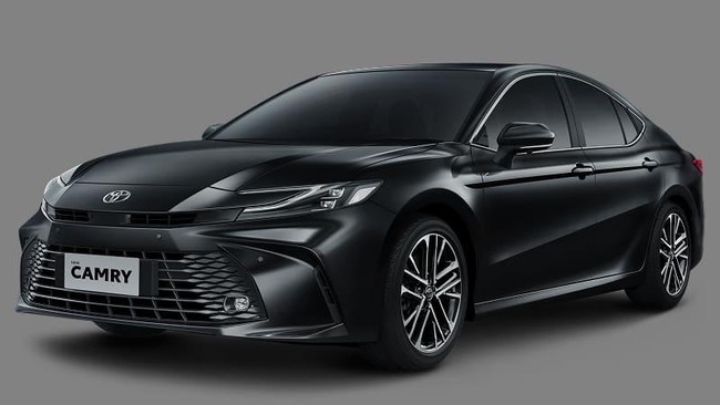 Toyota-Astra Motor (TAM) resmi menjual new Camry 2.5 V varian bensin, menyusul varian Hybrid EV yang telah menjalani penyegaran.