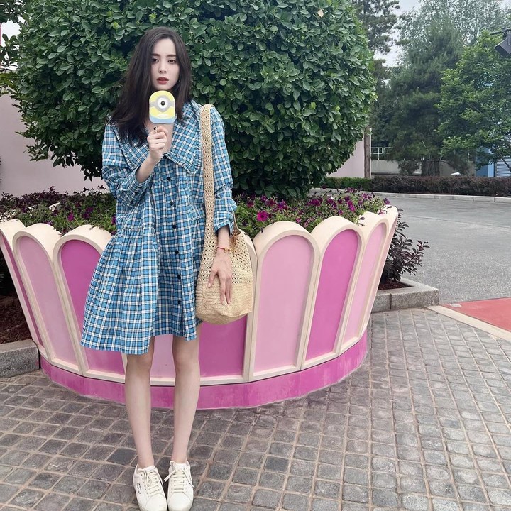<p>Ji Chang Wook diketahui hanya mengikuti 11 akun di Instagram. Namun, Guli Nazha adalah satu-satunya perempuan yang dia follow, lho, Bunda. Tentu saja, ini menarik perhatian para penggemar yang penasaran dengan perempuan tersebut.&nbsp;(Foto: Instagram@nz0502)</p>