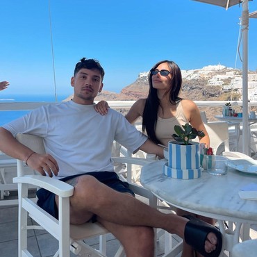 Bukan Anak Zulhas, Valerie Thomas Spill Foto Bareng Pacar Bule