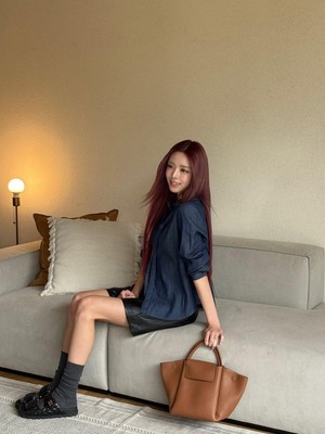 Get The Look: Gaya Santai dan Modis ala Yuna ITZY