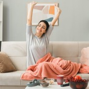 Bukan Introvert, 5 Alasan Orang yang Bahagia Menghindari Bertemu Orang Lain di Akhir Pekan