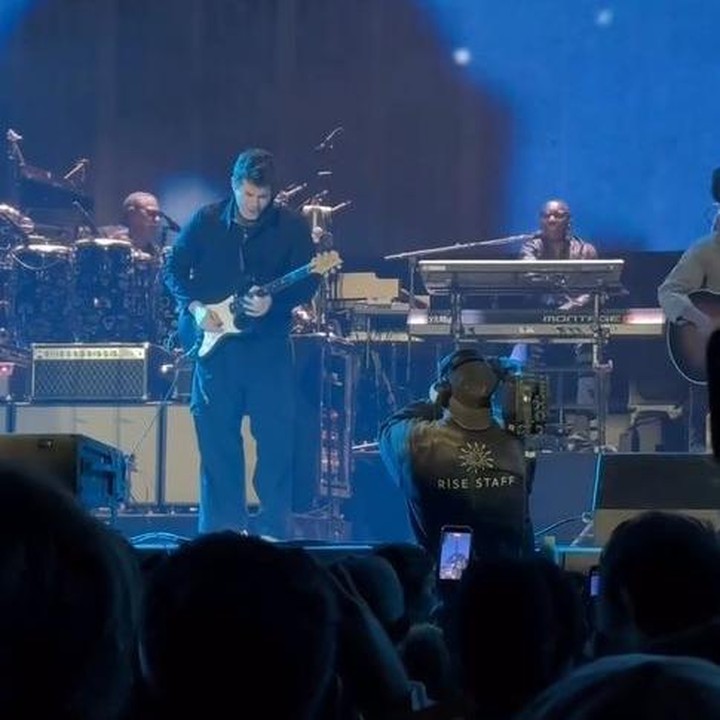 <p>Dalam video yang diunggah, Aurelie juga membagikan momen romantisnya bersama sang suami saat menikmati konser di festival ini. Di festival ini, keduanya mendapat kesempatan untuk menonton langsung penampilan penyanyi John Mayer, Bunda. (Foto: Instagram @aurelie)</p>