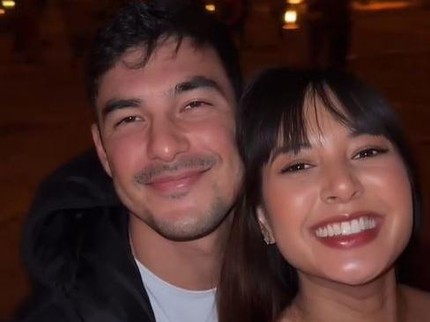 Momen Aurelie Moeremans & Suami Terbangkan Lentera Bertuliskan Harapan di RISE Festival Nevada
