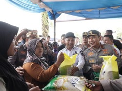 Bazar Pangan Murah di Bengkalis Diserbu Warga, 5 Ton Beras Habis Terjual