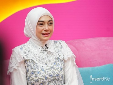Reaksi Anak Bikin Celine Evangelista Malu Sendiri Saat Tak Berhijab