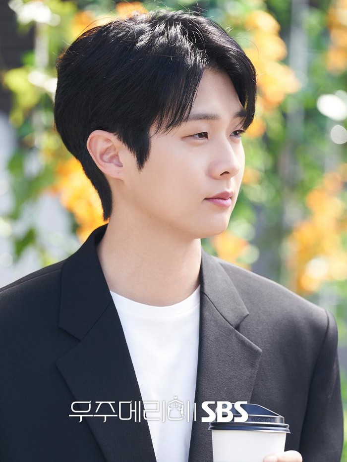 Choi Woo Shik ungkap alasannya membintangi drama Would You Marry Me, mulai dari naskah yang unik, chemistry sempurna dengan Jung So Min, hingga kerja sama dengan sutradara Song Hyun Wook.