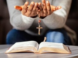 Susunan Doa Rosario Hari Kamis, 9 Oktober 2025: Peristiwa Terang