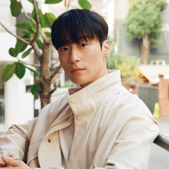 <p>Aktor tampan ini lahir di Korea Selatan pada tanggal 9 Juni, 1993 lalu. Kini, ia berumur 32 dan telah sukses menjadi pemeran berbagai judul drama dan film.&nbsp; (Foto: Instagram @namjun0609)</p>