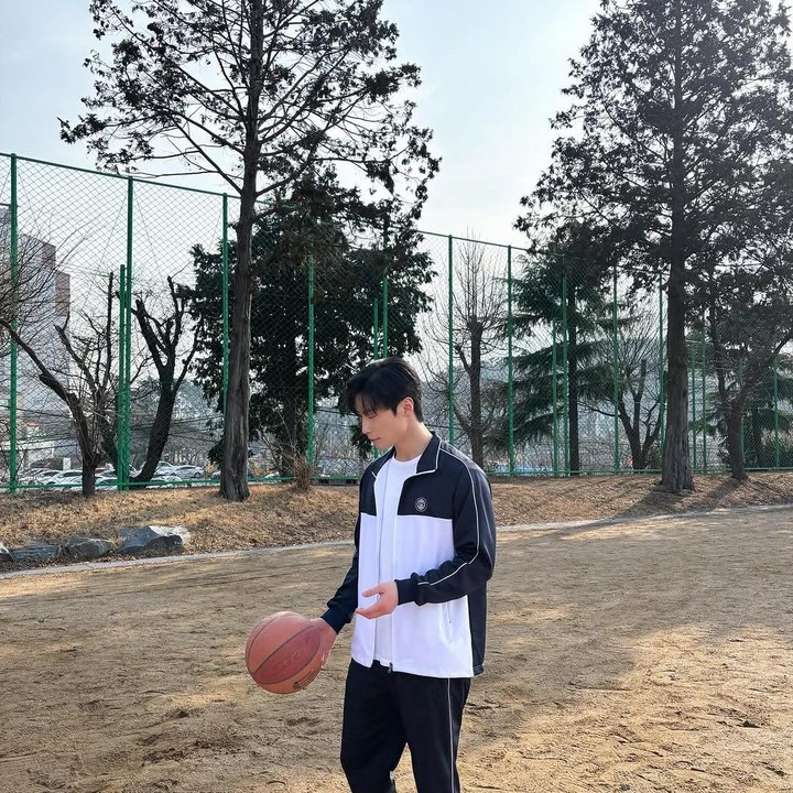<p>Heo Nam Joon mengawali kariernya dengan debut pada tahun 2019 dengan film <em>The First Shot</em>. Sementara itu, drama pertamanya berjudul <em>Missing: The Other Side</em>. (Foto: Instagram @namjun0609)</p>