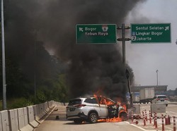 Mobil Kecelakaan hingga Terbakar di Km 41 Tol Jagorawi Arah Jakarta