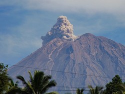 Video: Gunung Semeru Erupsi, Warga Diminta Waspada