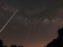 Hujan Meteor Malam Ini, Langit Indonesia Bakal Bertabur Cahaya